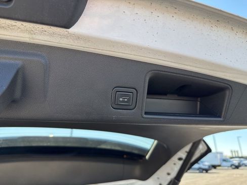 Used 2022 GMC Terrain SLT w/ Infotainment Package II image 10