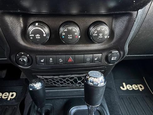 Used 2017 Jeep Wrangler Unlimited Sahara AWD/4WD image 19