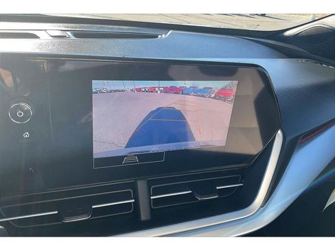 Used 2025 Chevrolet Trax RS w/ Sunroof Package image 23