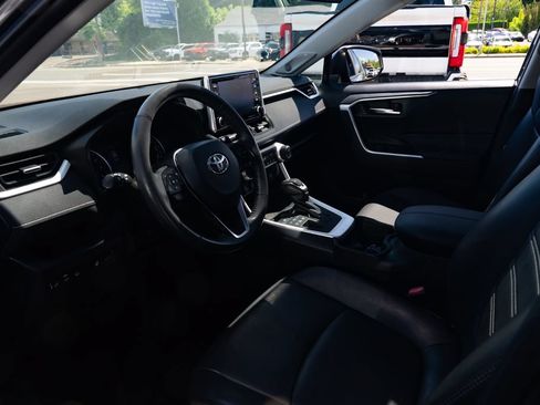 Used 2019 Toyota RAV4 XLE Premium w/ Cold Weather Package AWD/4WD image 19