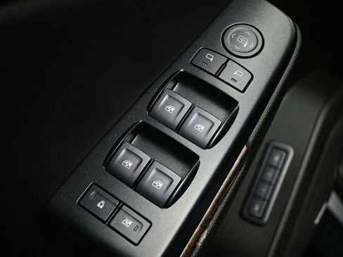 Used 2020 Chevrolet Suburban LT image 21