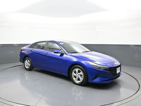 Certified 2023 Hyundai Elantra SE w/ Cargo Package image 4