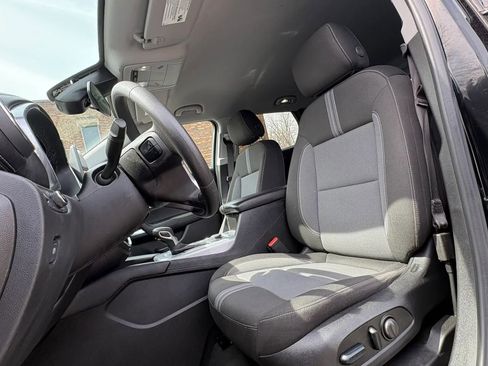 Used 2023 Chevrolet Blazer LT image 2