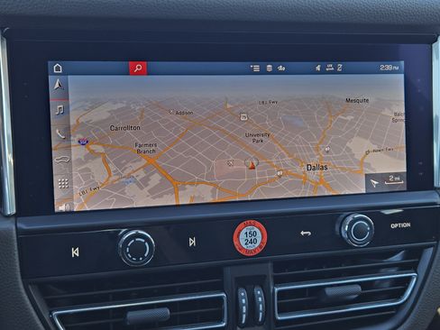 Certified 2025 Porsche Macan image 17