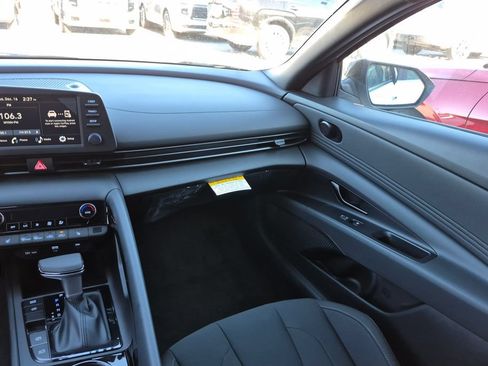 New 2026 Hyundai Elantra SEL Sport FWD image 21