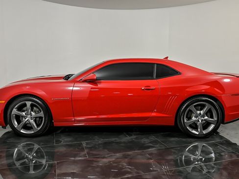 Used 2014 Chevrolet Camaro SS w/ RS Package RWD image 6