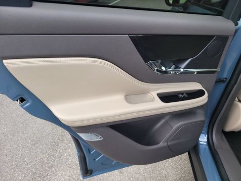 Certified 2023 Lincoln Corsair FWD w/ Equipment Group 101A image 9