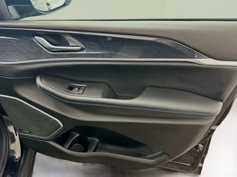 Used 2022 Jeep Grand Cherokee Trailhawk w/ Luxury Tech Group III image 34