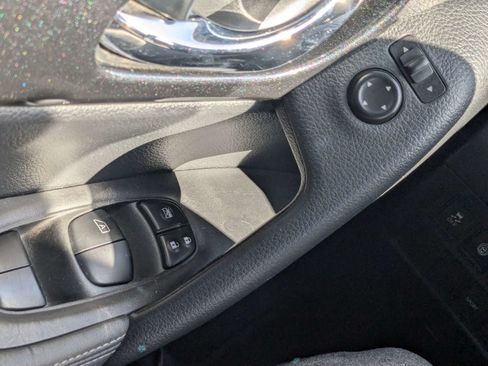 Used 2019 Nissan Rogue S w/ Special Edition Package FWD image 22