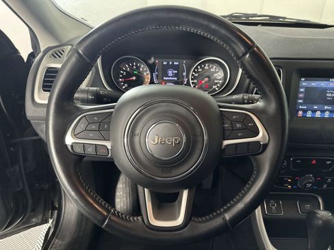 Used 2019 Jeep Compass Latitude FWD image 14