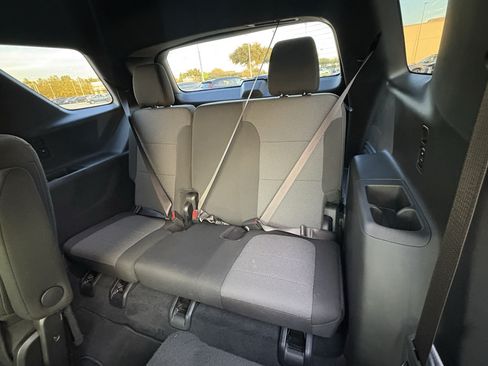 Used 2023 Chevrolet Traverse LT FWD image 29