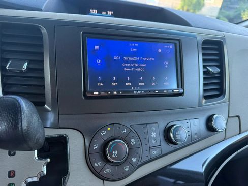 Used 2012 Toyota Sienna LE w/ Towing Pkg AWD/4WD image 15