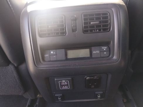 Used 2018 Nissan Pathfinder SL FWD image 34