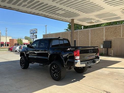 Used 2017 Toyota Tacoma SR5 w/ Tow Package RWD image 7