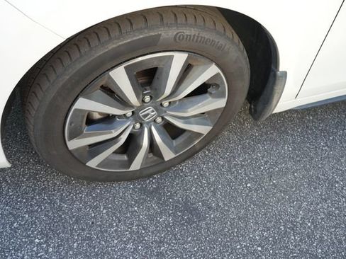 Used 2024 Honda Civic EX-L image 12