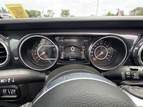 Used 2022 Jeep Wrangler Unlimited Sahara AWD/4WD image 11