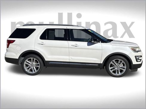 Used 2016 Ford Explorer XLT w/ Equipment Group 202A image 2