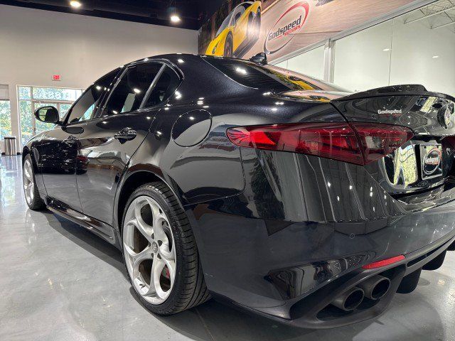 Used 2018 Alfa Romeo Giulia Quadrifoglio w/ Driver Assist Dynamic Package RWD image 32