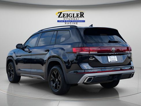 Used 2024 Volkswagen Atlas Peak Edition SE AWD/4WD image 5