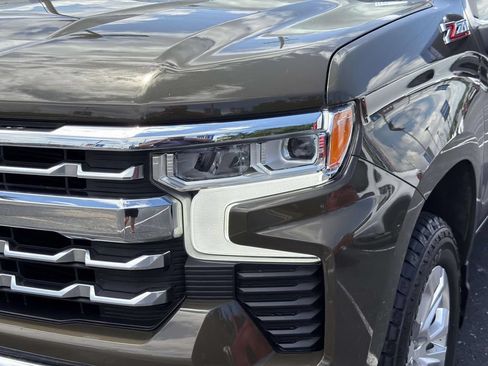 Used 2023 Chevrolet Silverado 1500 LTZ w/ Z71 Off-Road Package AWD/4WD image 9