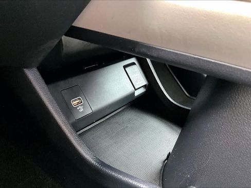 Certified 2021 Honda HR-V LX image 31