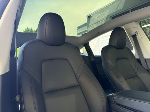 Used 2023 Tesla Model Y AWD image 21