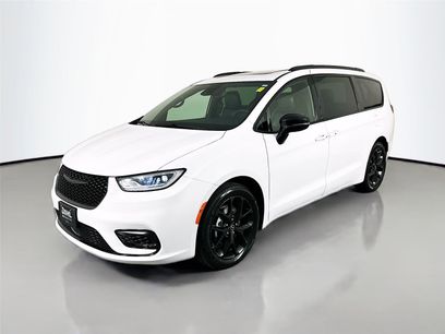 Used 2025 Chrysler Pacifica Limited