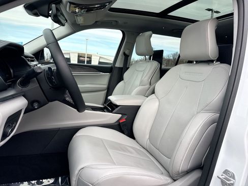 Used 2023 Jeep Grand Cherokee L Overland w/ Advanced Protech Group III image 13