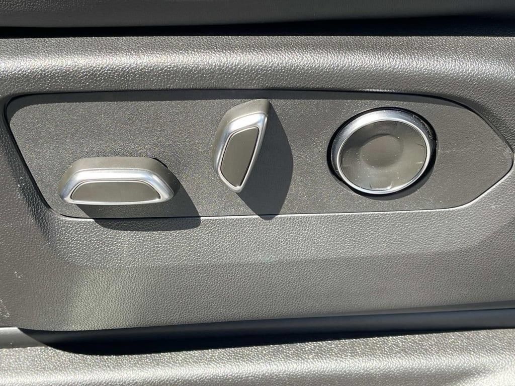 Certified 2025 Cadillac Escalade Sport AWD/4WD image 27