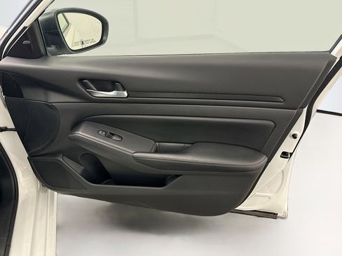 Used 2024 Nissan Altima 2.5 SV image 32