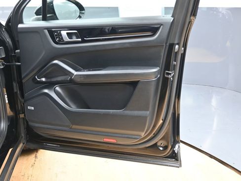 Used 2019 Porsche Cayenne E-Hybrid image 42