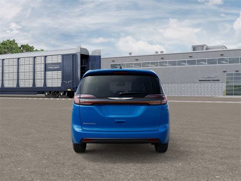 New 2026 Chrysler Pacifica Select image 7