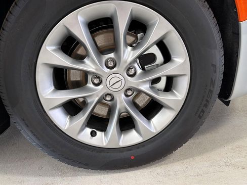 New 2026 Chrysler Pacifica Limited FWD image 25