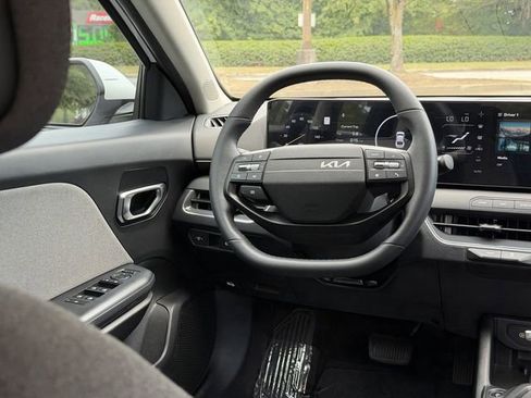 Certified 2025 Kia K4 EX FWD image 35