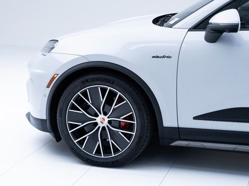 New 2025 Porsche Macan 4S Electric image 11