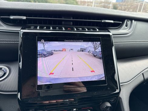 Used 2024 Jeep Grand Cherokee L Laredo image 8