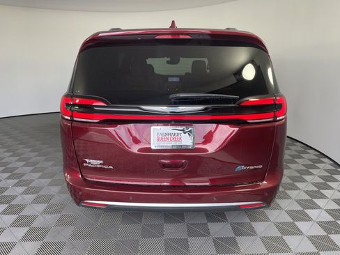 Used 2021 Chrysler Pacifica Pinnacle FWD image 4