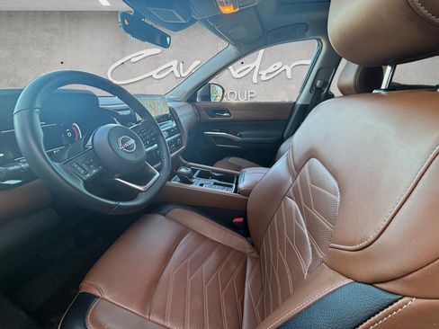 Used 2024 Nissan Pathfinder Platinum w/ Cargo Package image 23