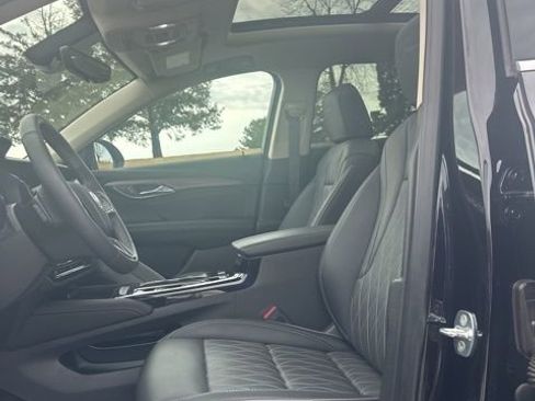 Used 2023 Buick Envision Avenir image 29