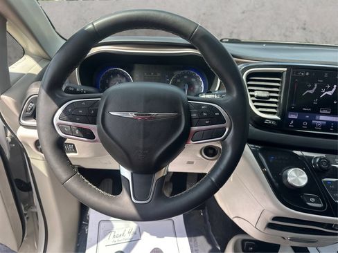 Used 2022 Chrysler Voyager LX FWD image 27