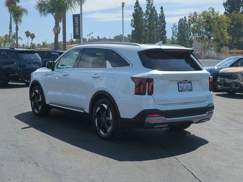 Certified 2025 Kia Sorento EX w/ EX Panoramic Sunroof Package AWD/4WD image 5