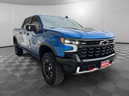 Used 2022 Chevrolet Silverado 1500 ZR2 w/ Technology Package image 3