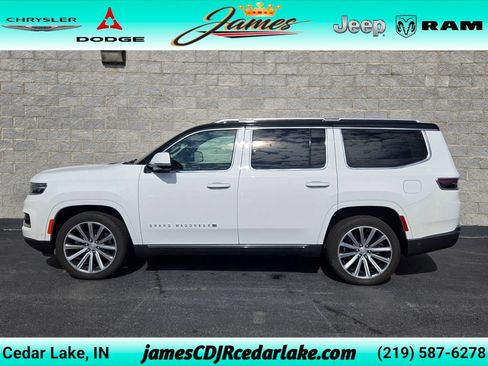 Used 2022 Jeep Grand Wagoneer Series II AWD/4WD image 2
