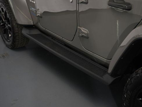 Used 2022 Jeep Wrangler Unlimited Sahara w/ Cold Weather Group AWD/4WD image 20