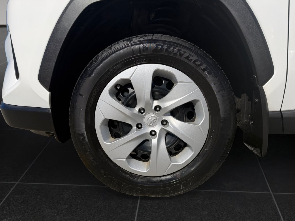 Used 2024 Toyota RAV4 LE AWD/4WD image 10