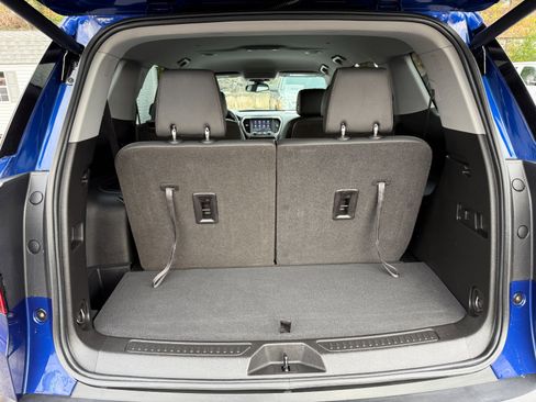 Used 2023 GMC Acadia AT4 w/ Technology Package image 21