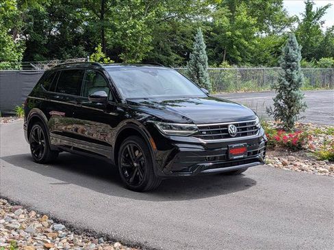 Certified 2024 Volkswagen Tiguan SE R-Line AWD/4WD image 8