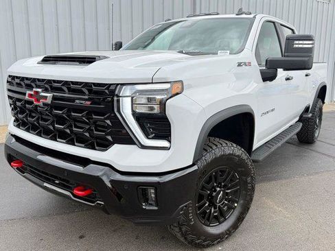 New 2026 Chevrolet Silverado 2500 ZR2 AWD/4WD image 1