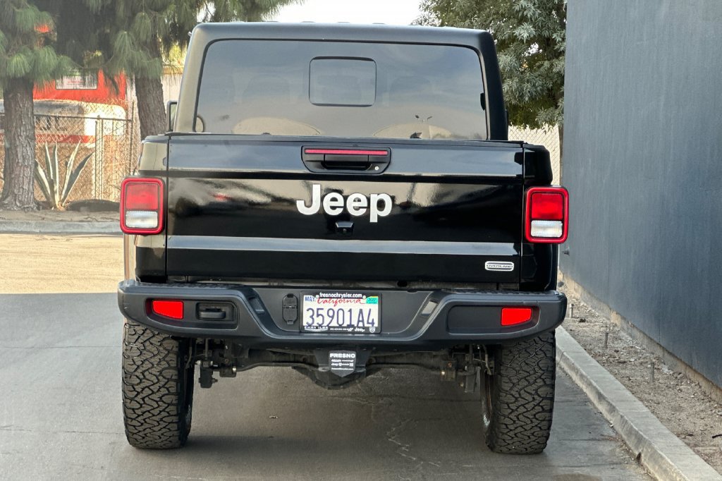Used 2023 Jeep Gladiator Overland w/ Trailer Tow Package AWD/4WD image 5