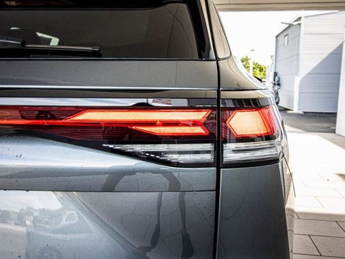 New 2026 Volkswagen Tiguan SE image 17